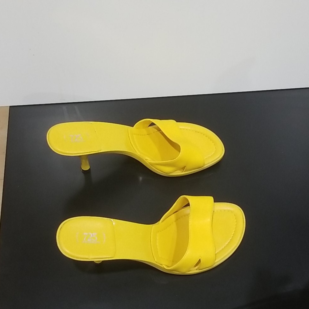 725 Originals Yellow Heels